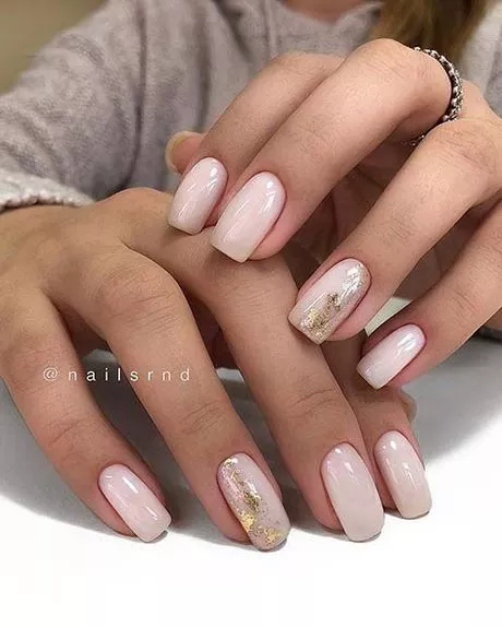 light-pink-and-gold-nail-designs-92_11-4 Modele de unghii roz deschis și auriu