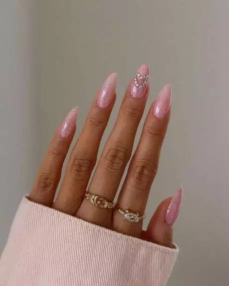light-pink-and-grey-nails-01_10-3 Unghii roz deschis și gri