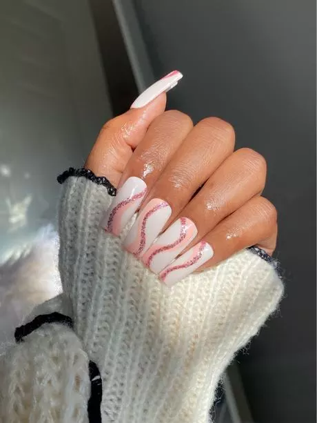light-pink-and-white-acrylic-nails-95_4-13 Unghii acrilice roz deschis și alb