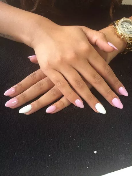 light-pink-and-white-acrylic-nails-95_9-18 Unghii acrilice roz deschis și alb