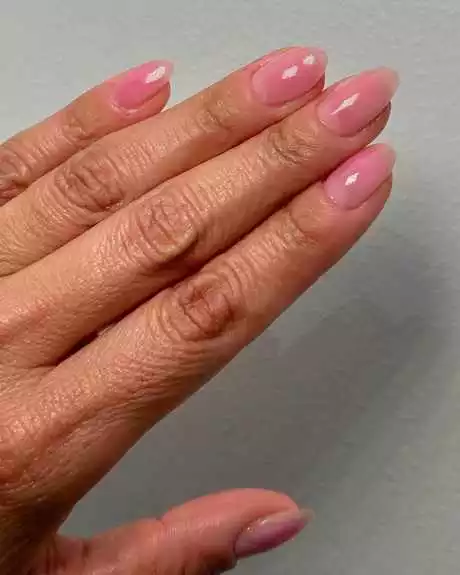 light-pink-color-nails-94_13-5 Unghii de culoare roz deschis