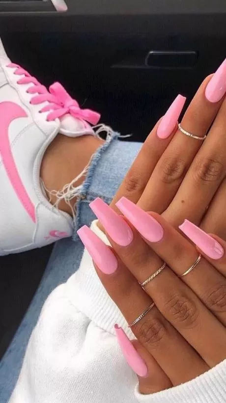 light-pink-long-nails-90_13-6 Unghii lungi roz deschis