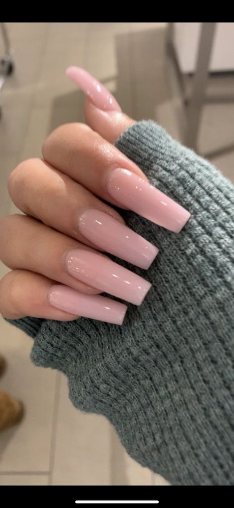 light-pink-long-nails-90_2-11 Unghii lungi roz deschis