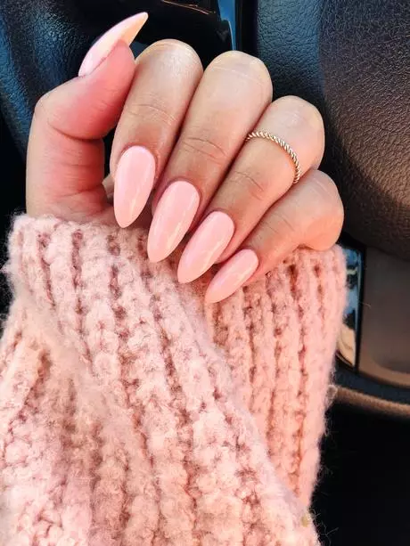 light-pink-long-nails-90_3-12 Unghii lungi roz deschis