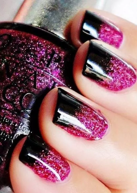 light-pink-nails-with-black-design-17-1 Unghii roz deschis cu design negru