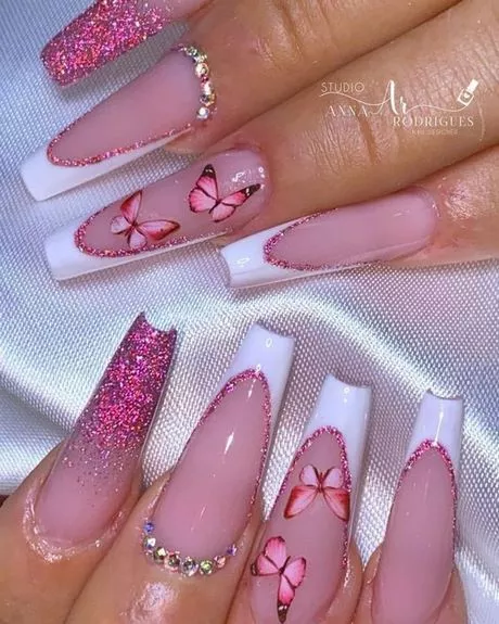 light-pink-nails-with-butterflies-67_12-5 Unghii roz deschis cu fluturi