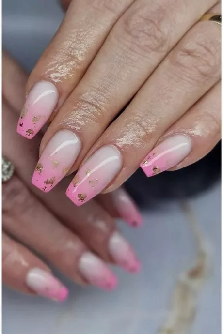 light-pink-nails-with-butterflies-67_9-16 Unghii roz deschis cu fluturi