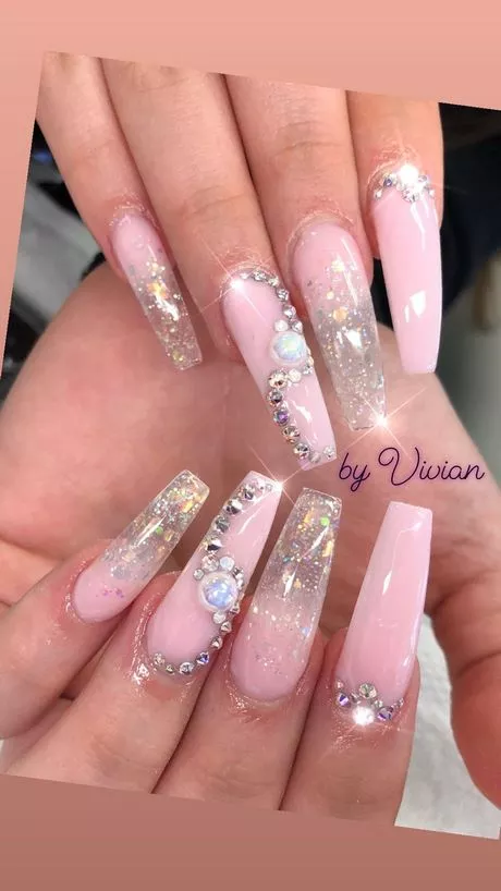 light-pink-nails-with-diamonds-16_2-12 Unghii roz deschis cu diamante