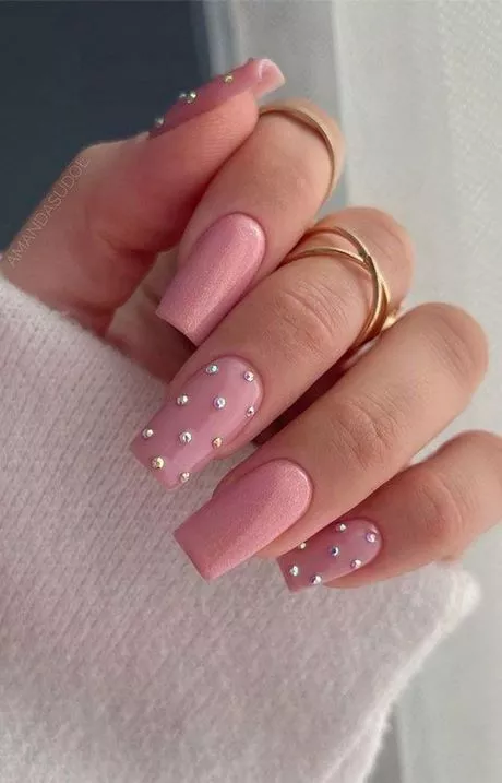 light-pink-nails-with-diamonds-16_5-15 Unghii roz deschis cu diamante