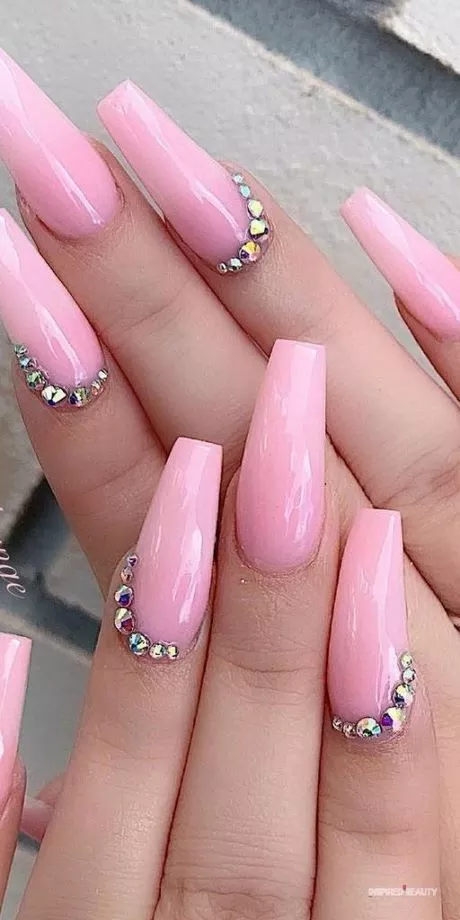 light-pink-nails-with-diamonds-16_6-16 Unghii roz deschis cu diamante