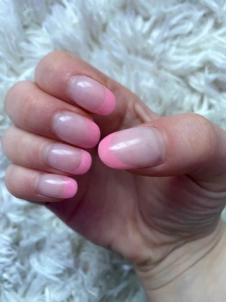 light-pink-nails-with-french-tip-27-1 Unghii roz deschis cu vârf francez