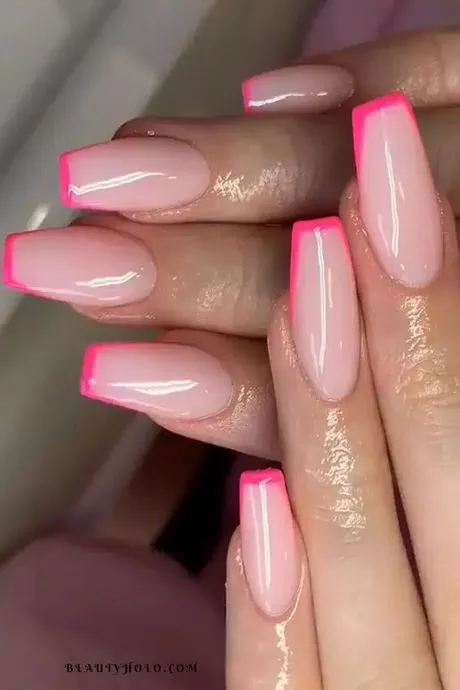 light-pink-nails-with-french-tip-27_8-17 Unghii roz deschis cu vârf francez