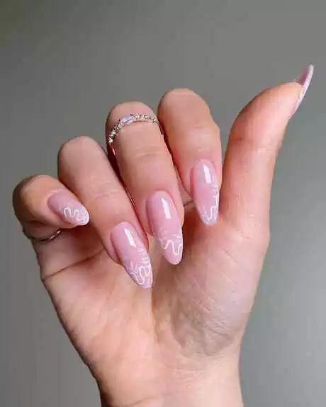 light-pink-nails-with-rhinestones-74_19-11 Unghii roz deschis cu strasuri