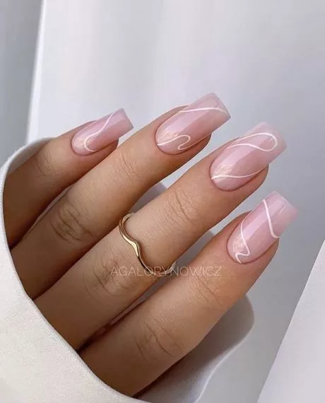 light-pink-nails-with-white-design-79-2 Unghii roz deschis cu design alb