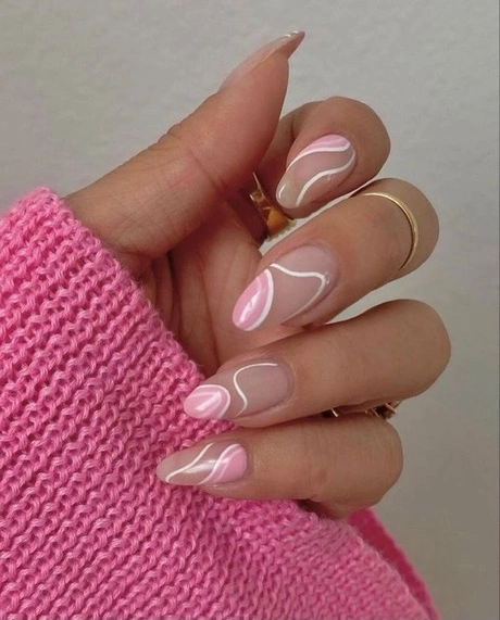 light-pink-nails-with-white-design-79_6-15 Unghii roz deschis cu design alb