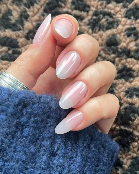 light-pink-short-almond-nails-59-3 Unghii scurte de migdale roz deschis