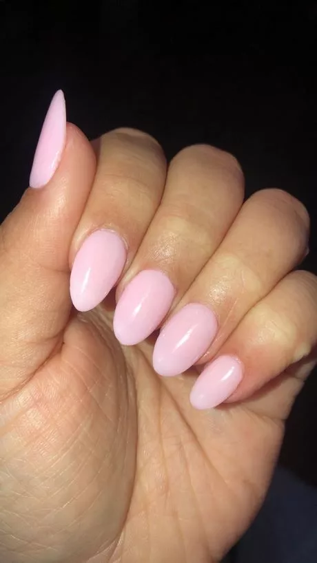light-pink-short-almond-nails-59_10-4 Unghii scurte de migdale roz deschis