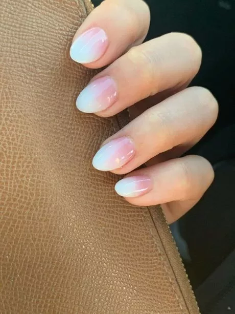 light-pink-short-almond-nails-59_5-13 Unghii scurte de migdale roz deschis