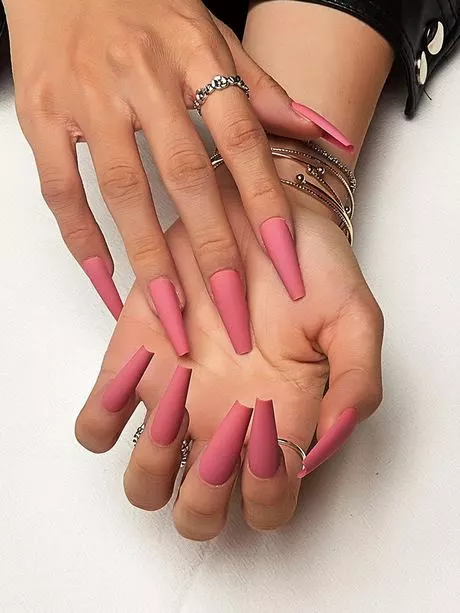 long-pink-coffin-nails-47_5-11 Unghii lungi de sicriu roz