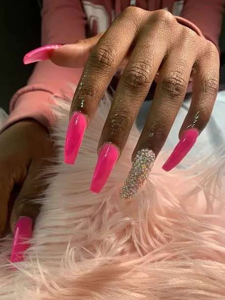long-pink-nails-with-diamonds-66-1 Unghii lungi roz cu diamante