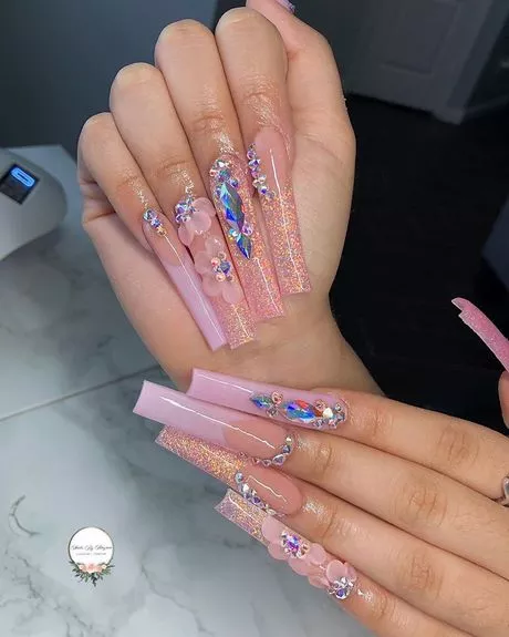 long-pink-nails-with-diamonds-66_12-5 Unghii lungi roz cu diamante