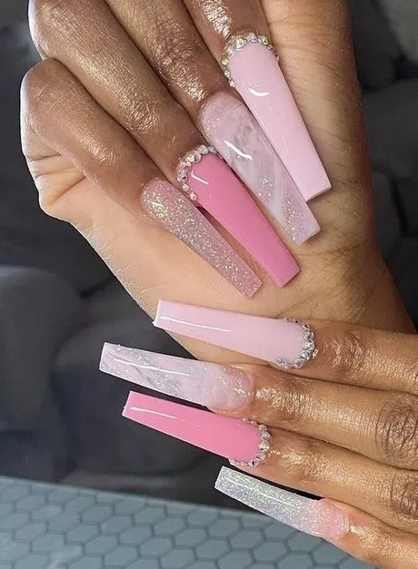 long-pink-nails-with-diamonds-66_3-11 Unghii lungi roz cu diamante