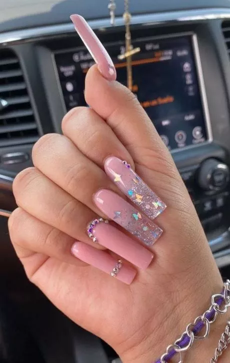 long-pink-nails-with-diamonds-66_5-13 Unghii lungi roz cu diamante