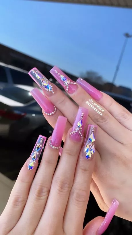 long-pink-nails-with-diamonds-66_9-17 Unghii lungi roz cu diamante