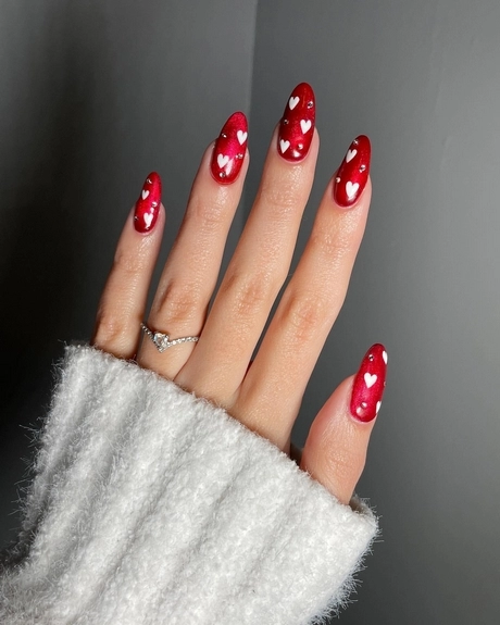 long-red-nails-designs-26_11-4 Modele lungi de unghii roșii