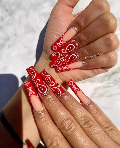 long-red-nails-designs-26_2-8 Modele lungi de unghii roșii