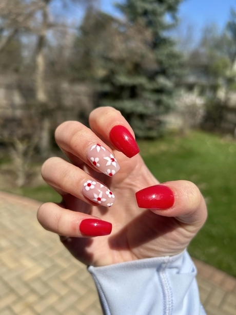long-red-nails-designs-26_3-10 Modele lungi de unghii roșii