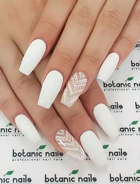 long-white-nails-with-design-02_13-6 Unghii lungi albe cu design