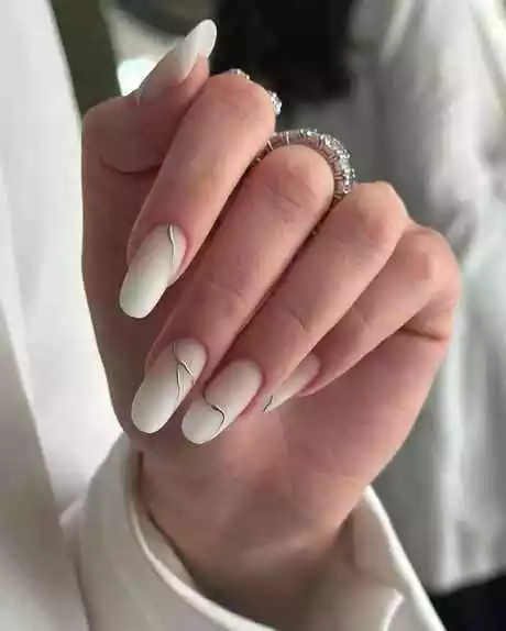 long-white-nails-with-design-02_3-9 Unghii lungi albe cu design