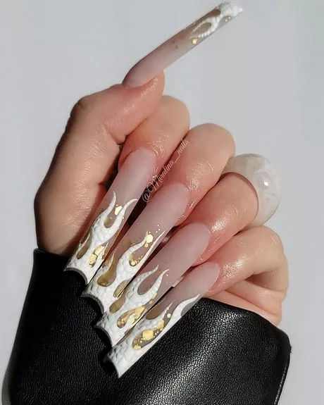 long-white-nails-with-design-02_9-16 Unghii lungi albe cu design