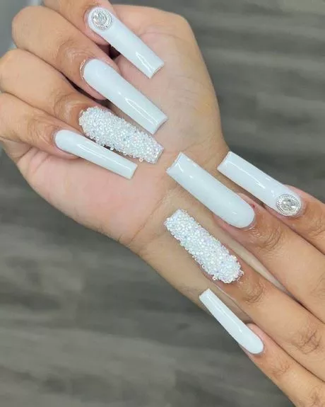 long-white-nails-with-diamonds-65_11-3 Unghii lungi albe cu diamante