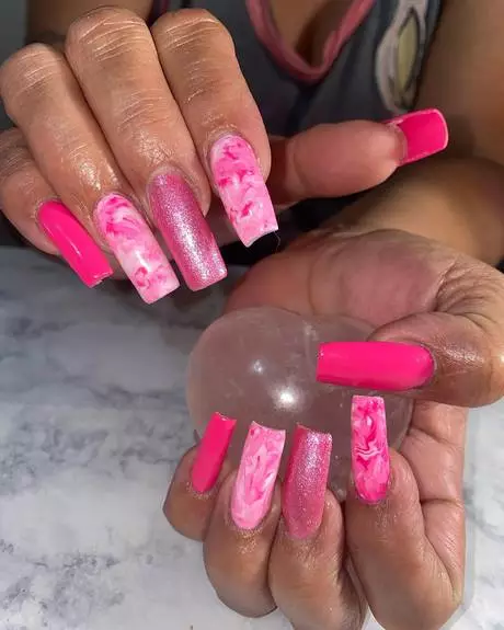 marble-pink-and-white-nails-69_3-11 Marmură roz și unghii albe