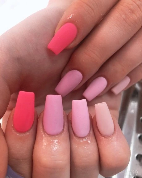 matte-pink-nails-with-design-49-1 Unghii roz mat cu design