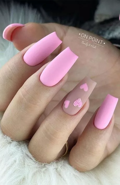 matte-pink-nails-with-design-49_11-5 Unghii roz mat cu design
