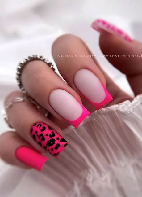 matte-pink-nails-with-design-49_12-6 Unghii roz mat cu design