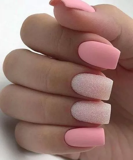 matte-pink-nails-with-design-49_13-7 Unghii roz mat cu design