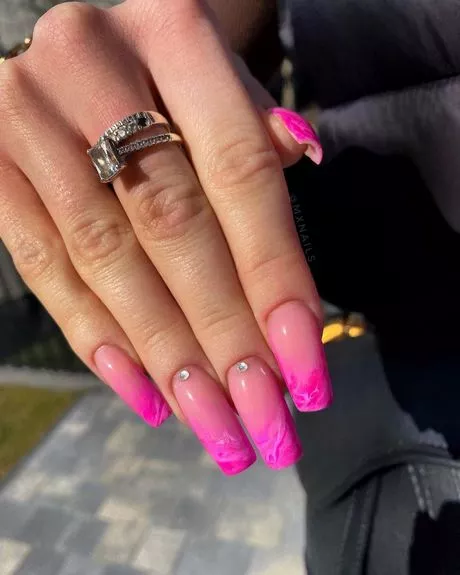 matte-pink-nails-with-design-49_9-17 Unghii roz mat cu design