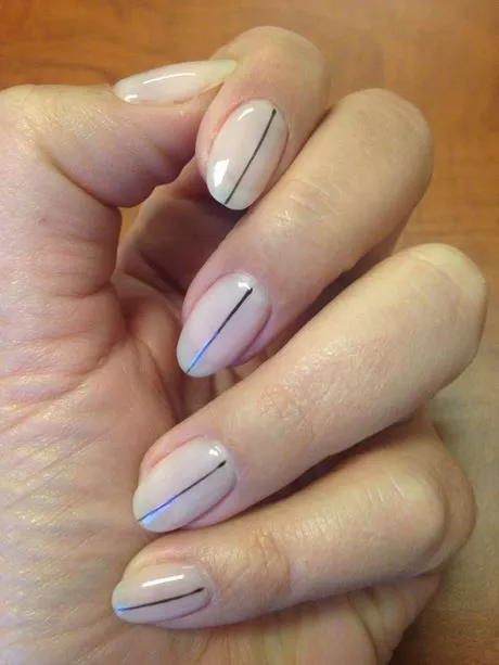 nails-with-stripes-designs-79_3-12 Cuie cu desene dungi