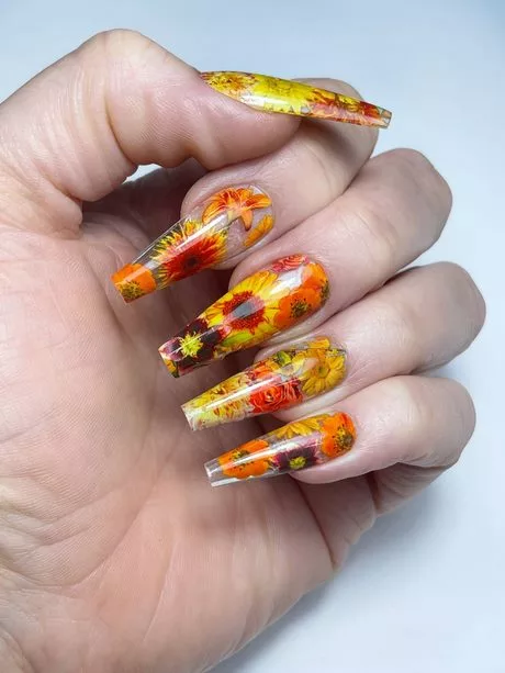 nails-with-sunflower-design-04-1 Cuie cu design de floarea soarelui
