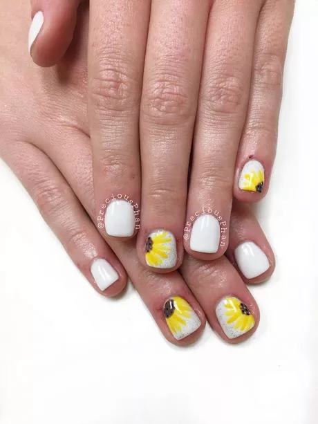 nails-with-sunflower-design-04_2-8 Cuie cu design de floarea soarelui