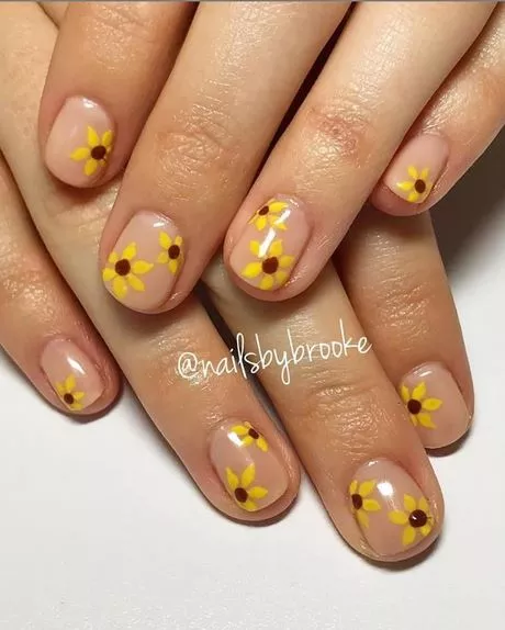 nails-with-sunflower-design-04_7-13 Cuie cu design de floarea soarelui