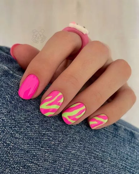 neon-pink-nails-with-design-87-2 Unghii roz Neon cu design