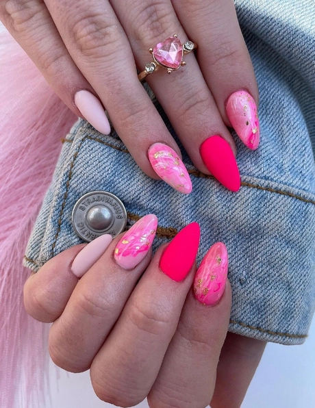 neon-pink-nails-with-design-87-3 Unghii roz Neon cu design