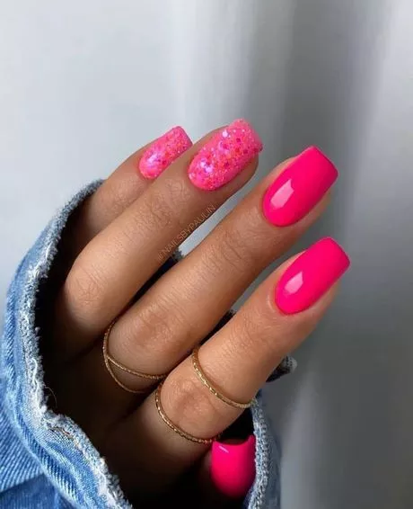 neon-pink-nails-with-design-87_13-7 Unghii roz Neon cu design