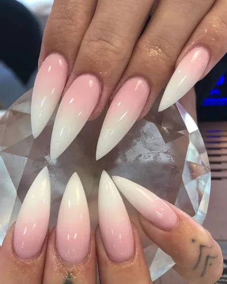 ombre-nails-white-and-pink-94_5-16 Unghii Ombre alb și roz
