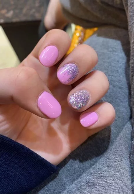 ombre-pink-and-white-nails-with-glitter-72_12-5 Ombre roz și unghii albe cu sclipici